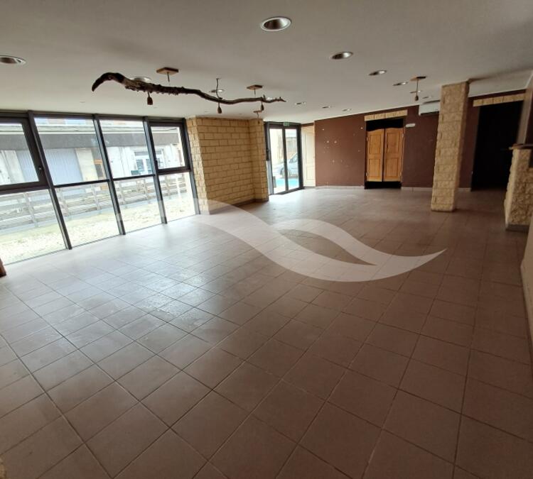 M0400 | LOCAL COMMUNAL AMENAGE EN RESTAURANT