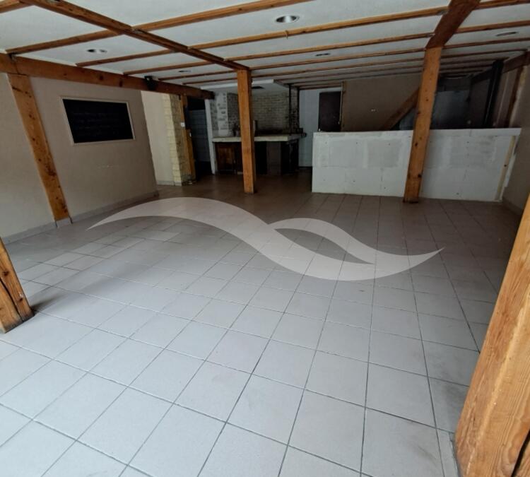 M0400 | LOCAL COMMUNAL AMENAGE EN RESTAURANT