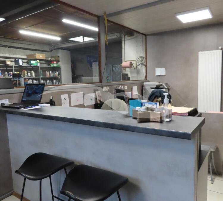 S0147 | Garage automobile et station-service